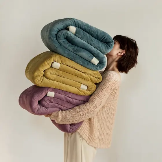 Cobertor composto de absorção de umidade espessado de três camadas Cobertor de lã de leite de inverno Coral Fleece Único