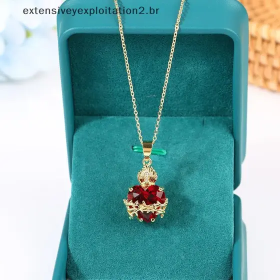 Colar com pingente de cruz do Sagrado Coração de Jesus em zircônia vermelha, elegante e adequado para mulheres, ideal co