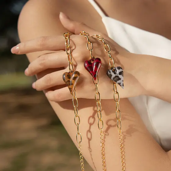 XILANG europeu americano personalidade leopardo impressão pulseira amor acrílico pingente exagerado estilo Meradian cobr