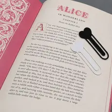Kit 4,6,8 e 10 Marcador de Página Livro em Formato de Coração