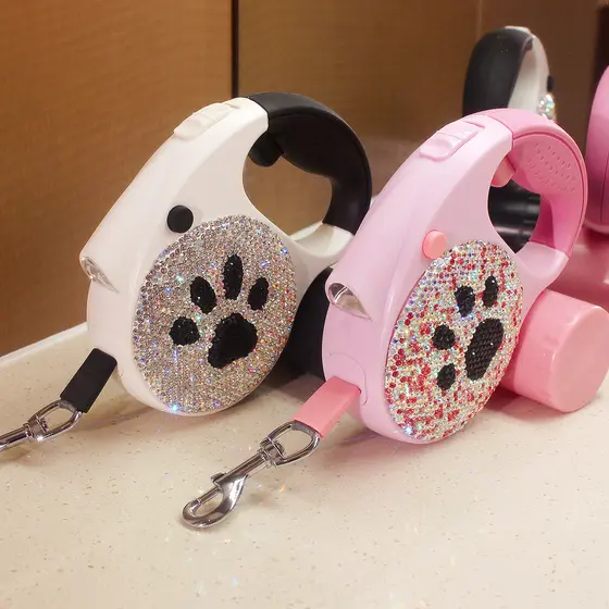 Trela para animais de estimação cravejada de diamantes retrátil automática com luz Teddy Bichon cão pequeno e médio port