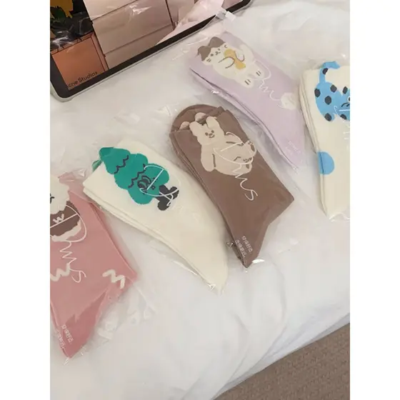 [5 pares] Gatinho na selva brincando primavera outono cano médio desenho animado meias femininas perfume muito forte