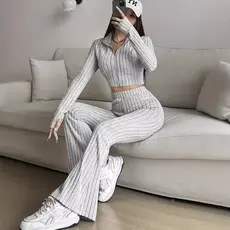 [Tendência Atual] Conjunto Feminino/Blusa Curta de Manga Longa com Zíper e Calça Flare/Roupas Femininas
