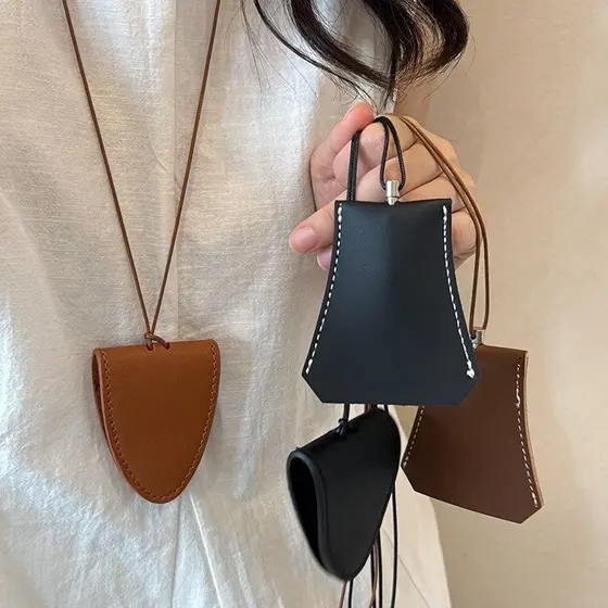 Bolsa de chaves retrátil de couro, acessório de moda, colar de couro para pendurar no pescoço, porta-óculos, chaveiro, a