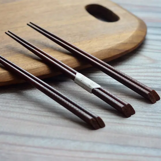 Pauzinhos de madeira estilo japonês, pauzinhos pontiagudos, pauzinhos criativos com design de corte, pauzinhos de madeir
