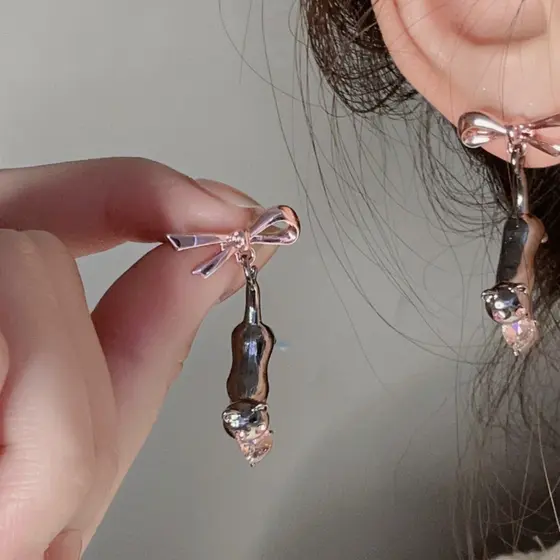 [Estoque pronto] Brincos de arco de zircônia rosa gato preto Brincos de alta qualidade Brincos doces WJG