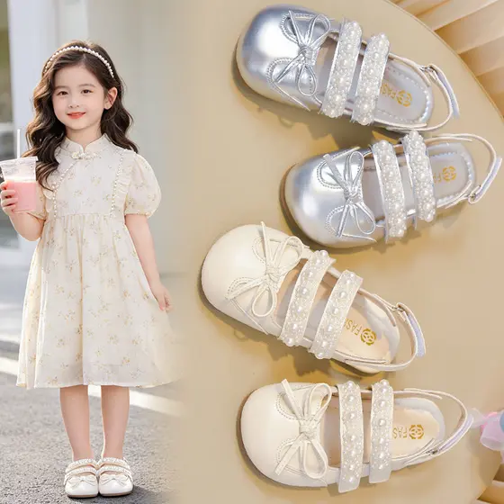 2026 verão novo estilo meninas arco Toe-coberto sandálias médio grande crianças moda pérola sapatos de princesa