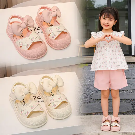 Baotou meninas sandálias 2026 novo estilo verão sola macia oco respirável menina bebê menina princesa sapatos da criança