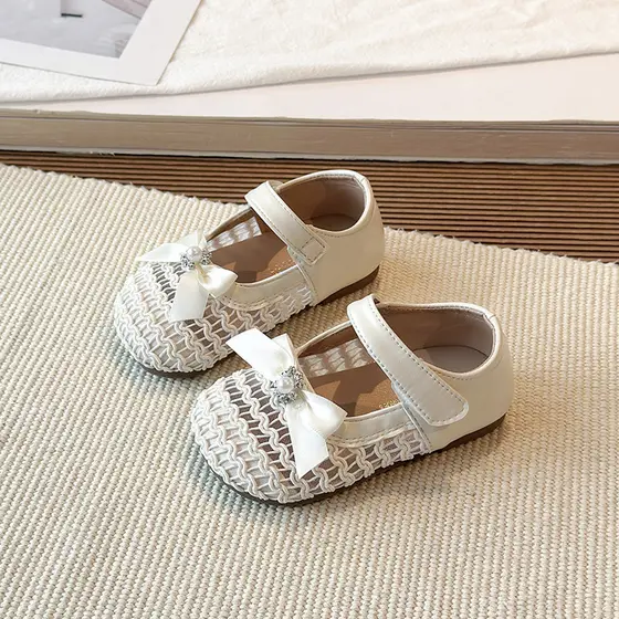 2026 novo estilo primavera verão meninas pequenos sapatos de couro sola macia antiderrapante oco respirável princesa erv