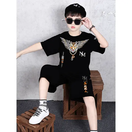 Roupas infantis meninos roupas de verão de manga curta 2026 novo estilo ternos infantis meninos camisetas legais bonitos