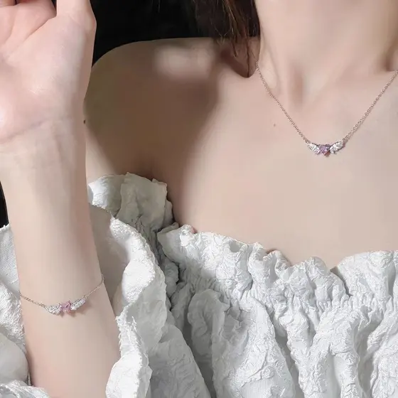 Exquisitas pulseiras e colares de metal, adornados com decorações em forma de coração rosa, adequados para mulheres, joi