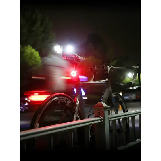 Luz traseira da bicicleta noite luz de advertência traseira carregamento USB Mountain Bike destaque luz estroboscópica e