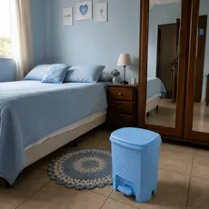 Lixeira Colorida Quarto Criança  6 Litros Rattan Tampa E Pedal Banheiro Escritório Banheiro Cor Azul