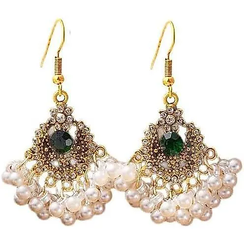Brincos Pendentes Banhados a Ouro 18K em Estilo Tradicional Indiano com Pérolas Falsas e Cristal Verde – Joia Étnica Ins