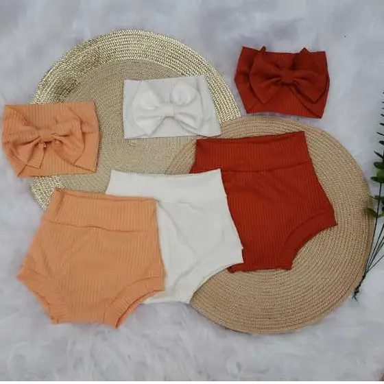Kit com 3 Conjuntos Tapa Fralda Bebê -  Short Canelado +Tiara