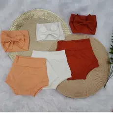 Kit com 3 Conjuntos Tapa Fralda Bebê -  Short Canelado +Tiara
