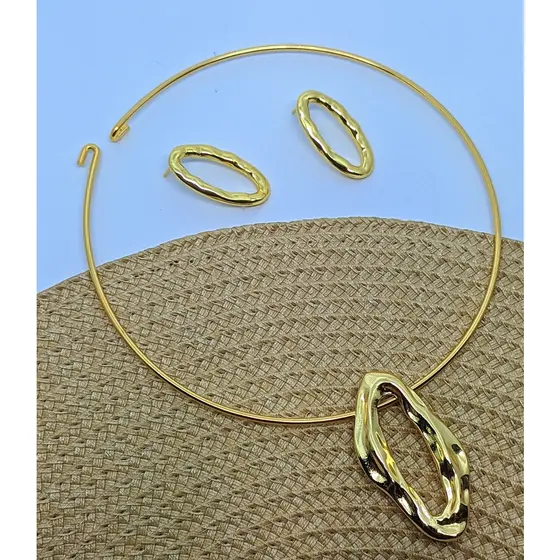 Kit Colar Choker e Brincos Aro Liso Rigido com Pingente Oval Orgâncio Vazado Folheado Ouro Moda Blogueira Tendência