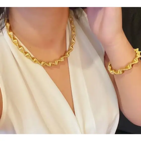 Kit Conjunto Colar Choker + Pulseira Torcido Mola Elos Andulado Folheado Ouro 18k Prata Tendência Blogueira