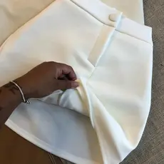 Short Saia Feminino em Neoprene Cintura Alta Botão Encapado Não Marca, Confortável e Estiloso