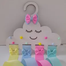 Organizador de laço infantil porta laços nuvem MDf colorido, cabide menina decorado pompom.