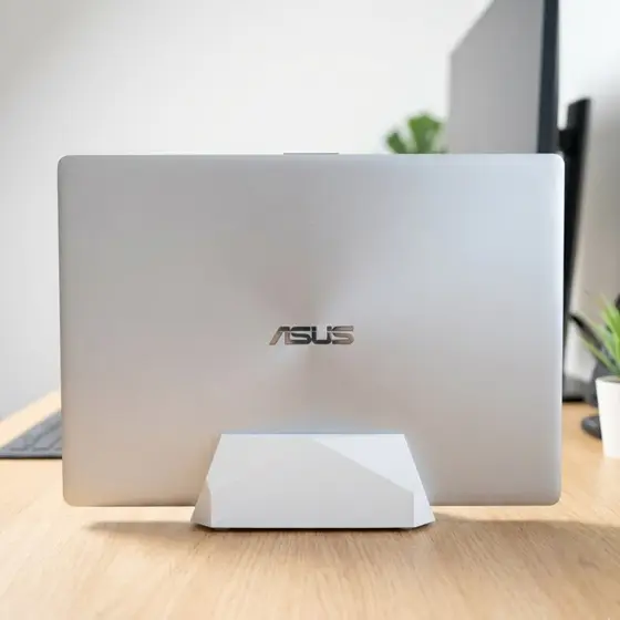 Suporte Vertical para Notebook Estilo Minimalista | Organização, Estilo e Estabilidade na Sua Mesa