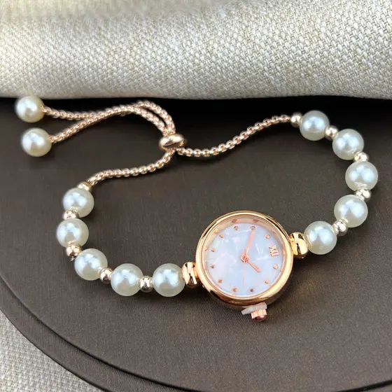 Elegante Relógio de Quartzo Feminino com Pulseira de Contas Ajustável - Moderno e Versátil