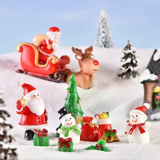 Mini Decorações De Natal Papai Noel Bonecos De Neve Meias Sinos Paisagens Em Miniatura Resina Artesanato Casa Mesa