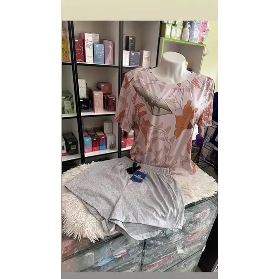 Conjunto pijama feminino estampado floral cinza