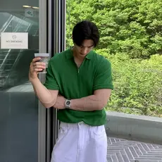 Luz madura estilo dinheiro antigo texturizado malhas masculinas de manga curta verão respirável versão coreana All-Match