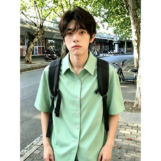 Camisa de verão masculina de manga curta luz negócios Formal Wear fino-ajuste profissional Workwear seda gelo cor sólida