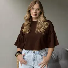 Blusa cropped luna manga babado.