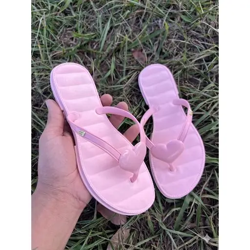 CHINELO FEMININO CORAÇÃO COM PINGENTE NA TIRA