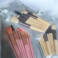 Kit 8 Pincéis de Maquiagem Essentials + Estojo de Viagem transparente ✨
