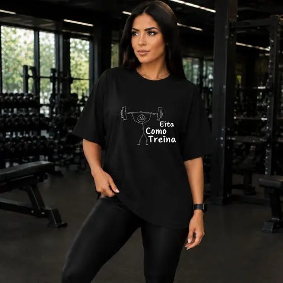 Camiseta feminina de academia oversize estampada Eita como treina