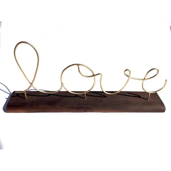 Palavra Decorativa Love Amor em Ferro Dourado Moderno