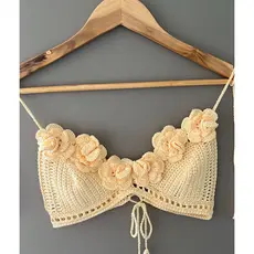 Cropped top croche rosas presente dia dos namorados
