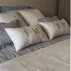Par de Almofadas Bordadas 2 Unidades Personalizadas Iniciais para Casal Cama Posta com Enchimento