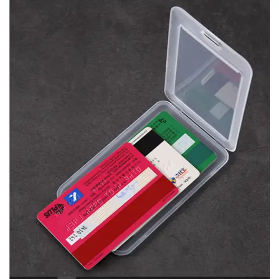 Porta Crachá Retrátil Capa Plástica  Envio Rápido - Promoção