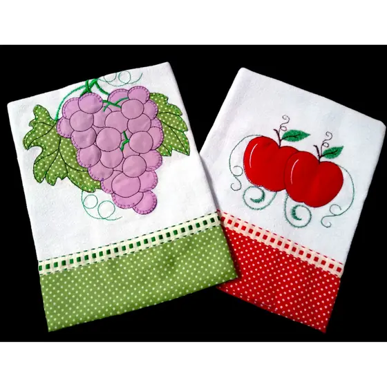 Pano de Prato com Bainha  decorado com Barra de tecido Estampado e Bordado. Aplique Patchwork