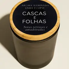 vela aromática/ linha Eclipse/ premium/ cera vegetal/ copo preto fosco/ tampa madeira reflorestamento