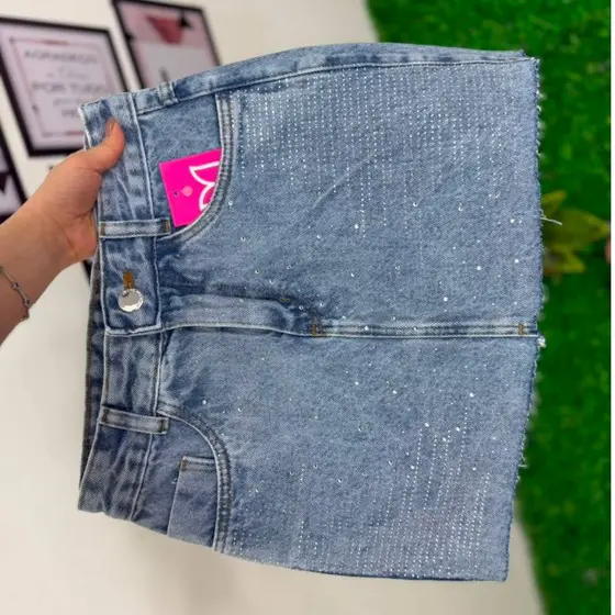 Saia Jeans Lavagem Clara Com Strass E Barrinha Costurada |Verão