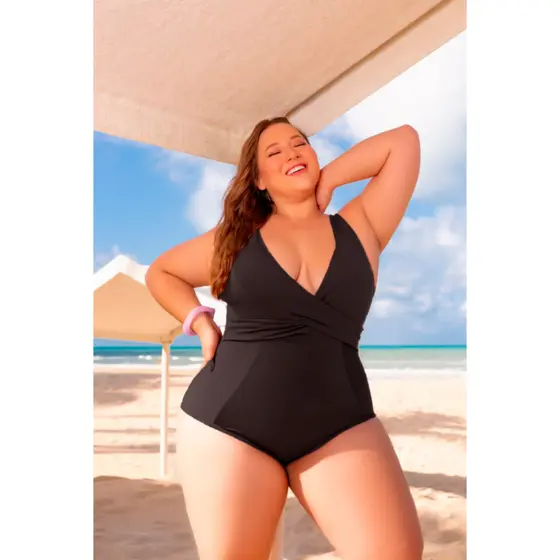 Maio Biquini Plus Size Moda Praia modela o corpo