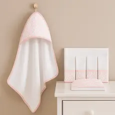 Kit Bebê Encantado – Toalha com Capuz + Fraldas de Boca + Fralda de Ombro Tecido Fralda