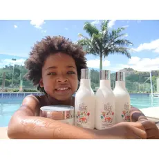 Kit Infantil Berezinha | Cabelo Macio, Hidratado, Sem Frizz, Brilho Intenso com resultado de salão