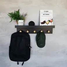 Cabideiro organizador com prateleira tipo canaleta para sala quarto escritório hall mdf cabide madeira