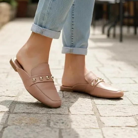 Mule Feminino Bico Redondo e Quadrado Enfeite Aplicação Abs Ref 4214 Preto, Dourado