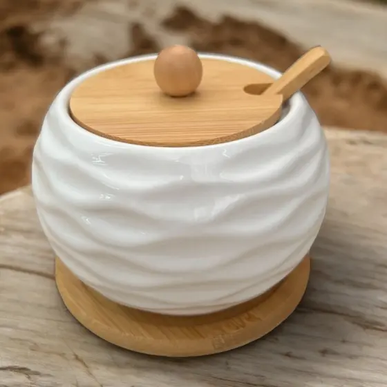 Saleiro Farinheiro Açucareiro de Cerâmica Branco com Tampa e Bandeja de Bambu