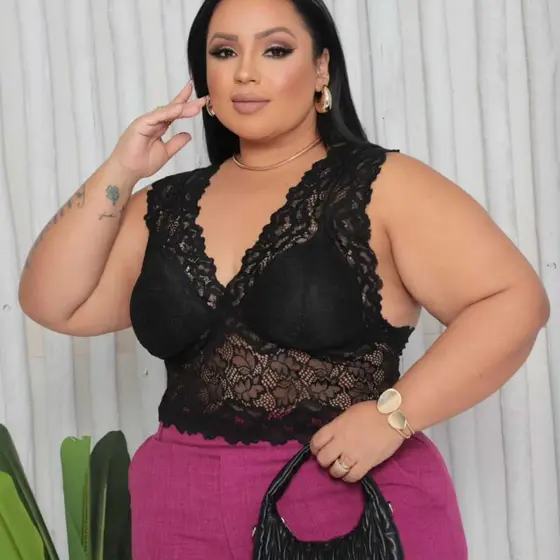 Cropped Renda Preto Plus Size Bojo Lycra Decote V Moda Feminina Transparência Chic elegante