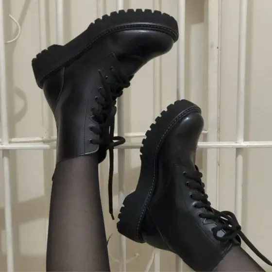 Coturno Feminino Preto Tratorada Tendencia Blogueiras Atemporal Luxo