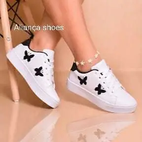 Tênis Feminino Casual Branco Confortável Sapatênis Preto com Borboleta Leve Moda Blogueira